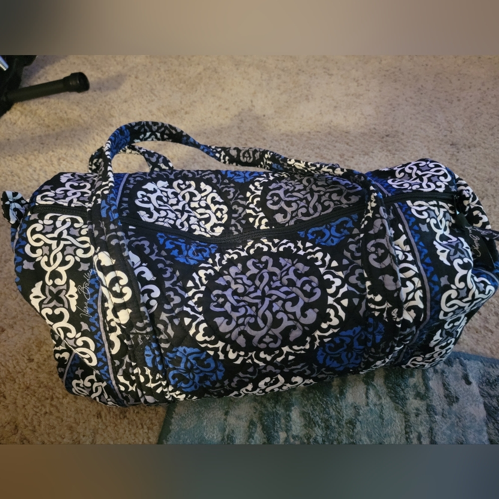 Vera Bradley Women's Duffel Bag small - 18" long - Picture 2 of 5